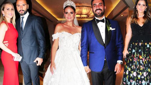 Erkan Özkaya ve Aslı Karasaç dünya evine girdi! Düğüne ünlü yağdı
