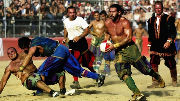 İtalya'nın korkutucu sporu 'Tarihi Futbol'