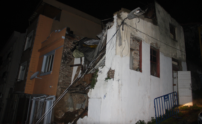 Şişli'de iki katlı ev çöktü