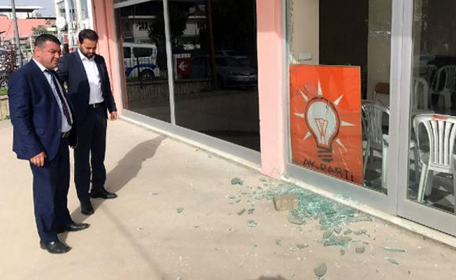AK Parti toplantı ofisine taşlı saldırı