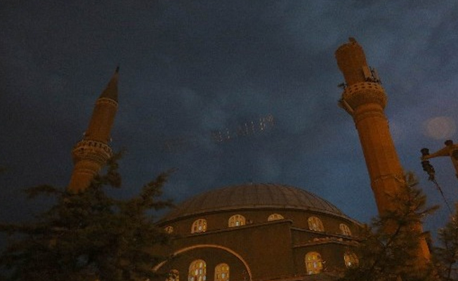 Diyarbakır’da minareye yıldırım düştü