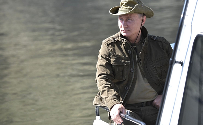 Putin Yenisey'de mantar topladı