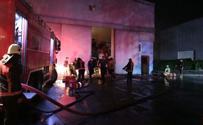 Tuzla'da geri dönüşüm fabrikasında yangın