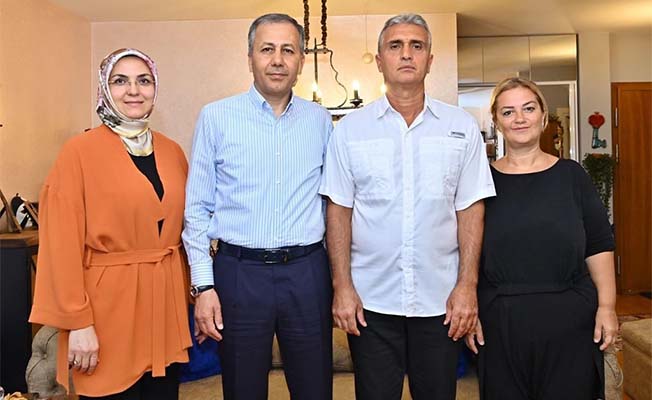 istanbul valisi ali yerlikaya 15 temmuz sehidi batuhan ergin in ailesini ziyaret etti haberi