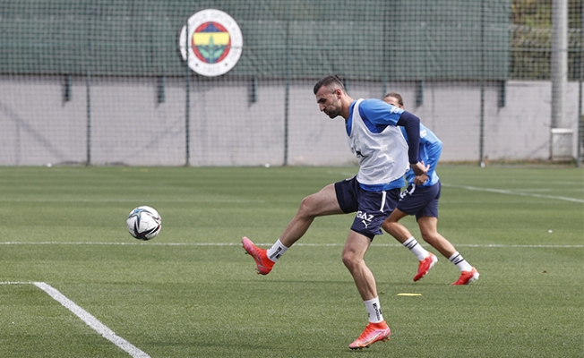 Fenerbahçe'de Serdar Dursun takımla çalıştı