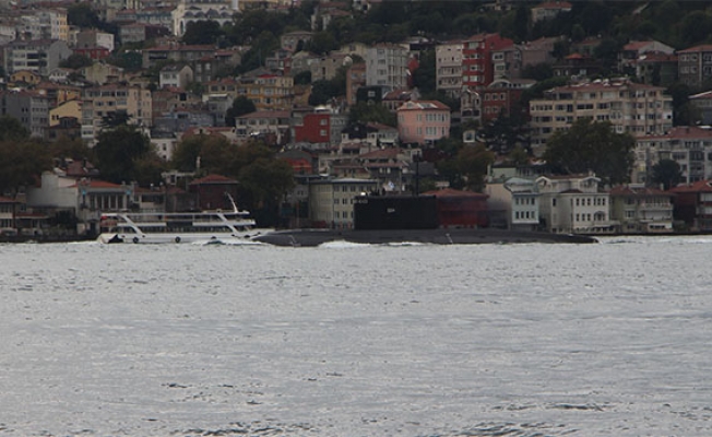 Rus denizaltı İstanbul Boğazı'ndan geçti