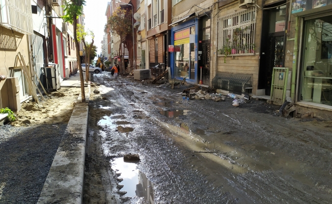 Bakırköy’de altyapı çalışmasında cadde çamur deryasına döndü