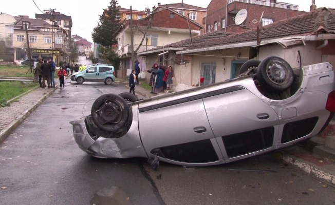 Sancaktepe'de kaza yapan otomobil takla attı