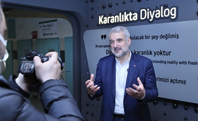 AK Parti İstanbul İl Başkanı Kabaktepe, Karanlıkta Diyalog Müzesi’ni ziyaret etti