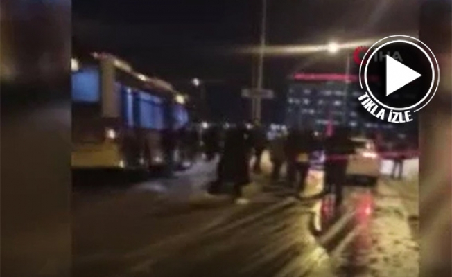Arnavutköy'de İETT şoförü yolcuları otoyol kenarında indirdi, vatandaşlar isyan etti