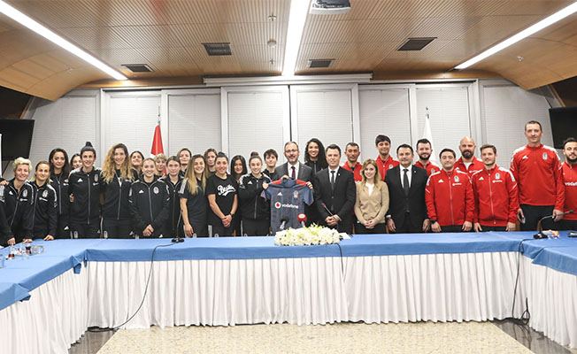Bakan Kasapoğlu, Beşiktaş Kadın Futbol Takımı’nı kabul etti