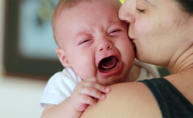 Bebeğinizin ağlaması stresinize bağlı olabilir