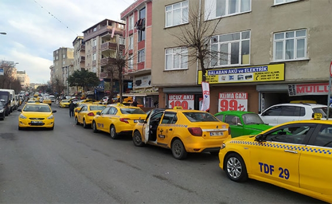 İstanbul'da taksimetre kuyruğu sürüyor