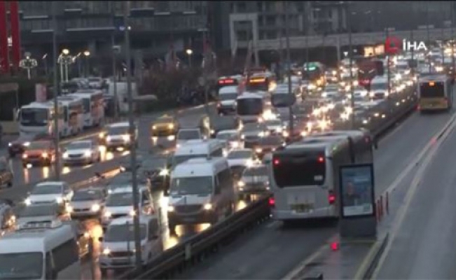İstanbul’da trafik yoğunluğu yüzde 65’e yükseldi