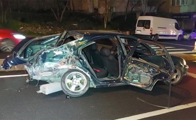 Maltepe'de otomobil park halindeki araçlara çarptı: 3 yaralı 