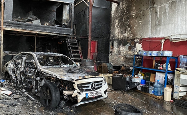 Maltepe’de araç bakım ve tamiri yapılan iş yerinde yangın