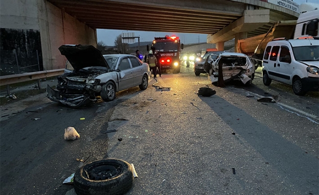 Çekmeköy’de zincirleme trafik kazası: 7 araç birbirine girdi