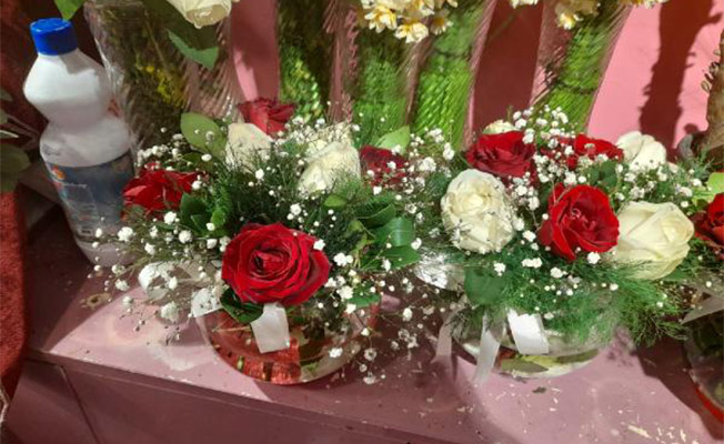 İstanbul'da çiçekçilerin 14 Şubat Sevgililer Gününe hazırlığı geceden başladı
