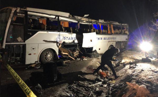 İstanbul'dan Trabzon'a cenaze taşıyan yolcu otobüsü şarampole yuvarlandı