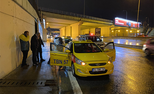 Kadıköy’de taksideki yolcu, şoförü silahla vurup kaçtı