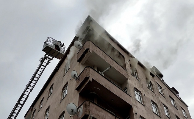 Sultangazi'de 5 katlı binada yangın