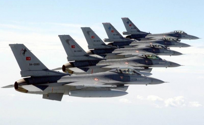 Türk F-16'ları Yunanistan'a gidiyor