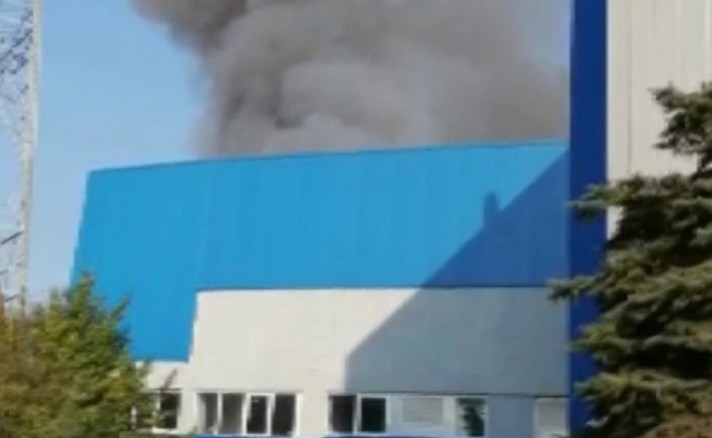 Tuzla’da iş yerinde yangın çıktı, patlama sesleri duyuldu