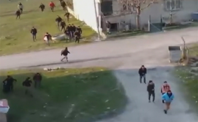 Arnavutköy'de onlarca göçmen polisten böyle kaçtı