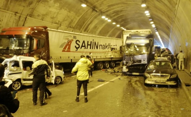 Bolu Dağı Tüneli'nde zincirleme kaza