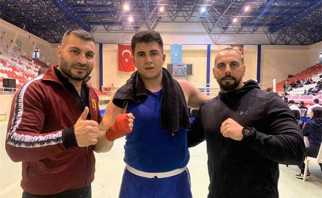 Serkan Demirkol, Türkiye Üniversiteler Arası Boks Şampiyonası’nda çeyrek finalde