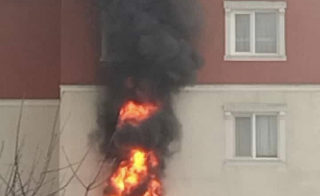 Ümraniye'de korkutan yangın mahsur kalanlar kurtarıldı