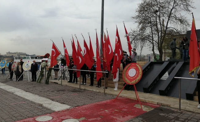 23 Nisan’da Kadıköy’de Atatürk anıtına çelenk sunuldu