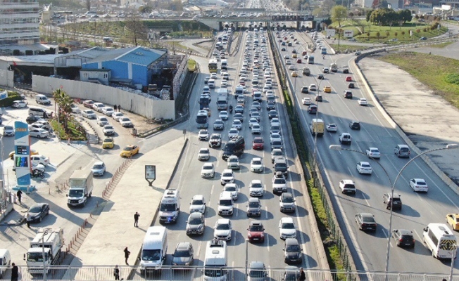 İstanbul’da cuma trafiği: Uzun kuyruklar oluştu