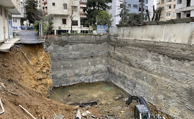 Kadıköy’de göçük oluşan inşaat alanında ekipler inceleme yaptı
