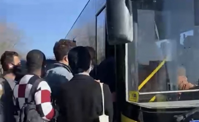 TEM Otoyolu’nda İETT otobüsü arıza yaptı: Vatandaşlar yolda bekledi
