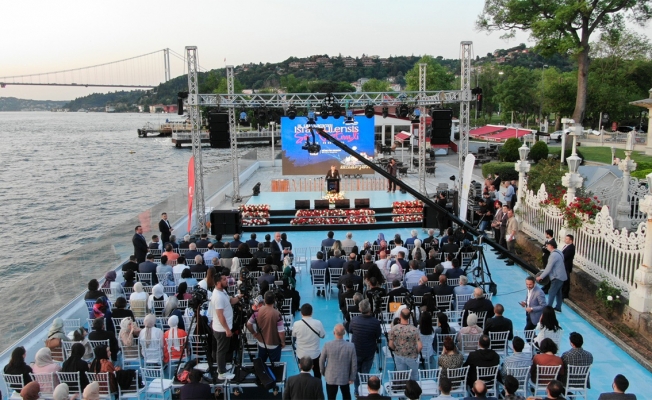 12 ülkeden şairlerin katıldığı İstanbulensis Şiir Festivali başladı