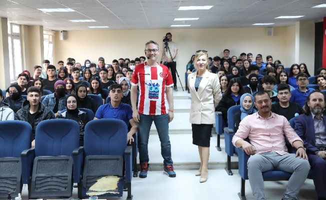 Başakşehir Belediye Başkanı Kartoğlu'ndan lise öğrencilerine müjde 