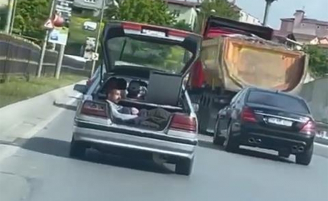Beykoz'da otomobil bagajında tehlikeli yolculuk 