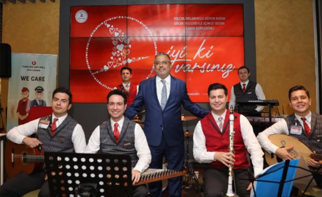 İstanbul Havalimanı’nda kabin memuru orkestrasından konser