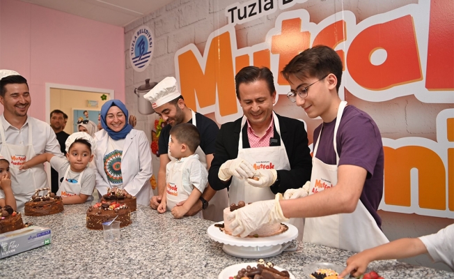 Başkan Yazıcı, AÇEM’li babalar ile birlikte pasta yaparak Babalar Günü’nü kutladı