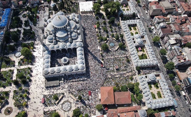 Mahmut Ustaosmanoğlu cenazesine binlerce kişi akın etti