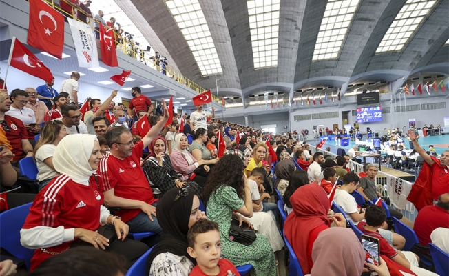 Bakan Kasapoğlu: Akdeniz Oyunları'nda sporcularımız tarih yazıyor