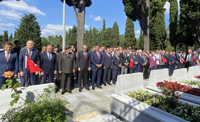Edirnekapı Şehitliği'nde 15 Temmuz şehitleri için tören düzenlendi