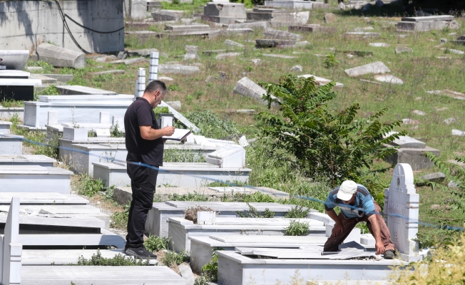 Hasköy Mezarlığı'nda tahrip edilen mezar taşları yeniden yaptırılıyor