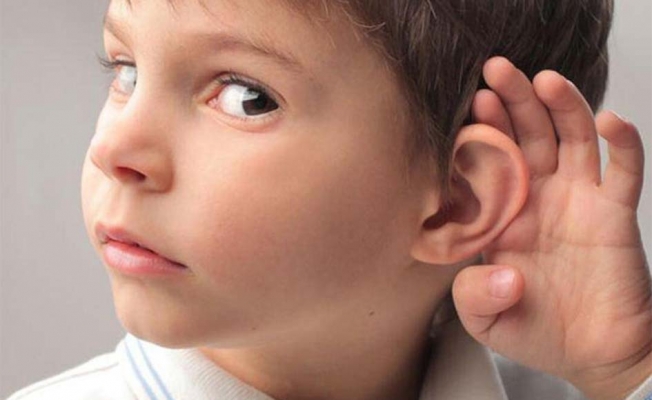 “Çocuklarda sık görülen, orta kulakta sıvı birikimi, işitme azlığına neden olabilir”