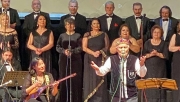 84 yaşındaki Tatar sanatçıdan sahne performansı