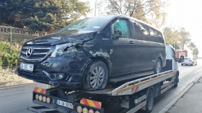 Üsküdar’da sürücüsünün kalp krizi geçirdiği minibüs duvara çarptı