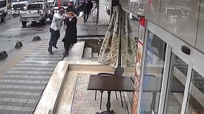 İstanbul’da kıskanç koca dehşeti kamerada