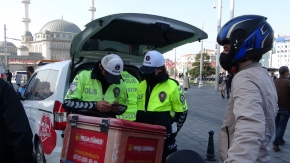 Taksim’de kurallara uymayan sürücülere ceza yağdı