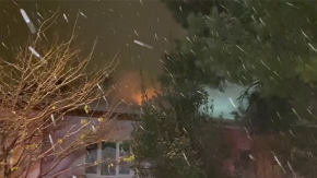 Üsküdar’da 2 kişi ısınmak için girdikleri evin çatısını yaktı